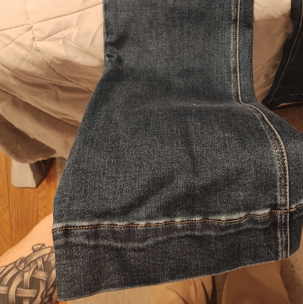190. Marine Flare Jeans with Button Detailing - Picture 9 of 11